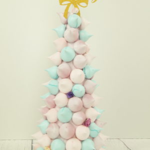 Pyramide de meringue multicolore