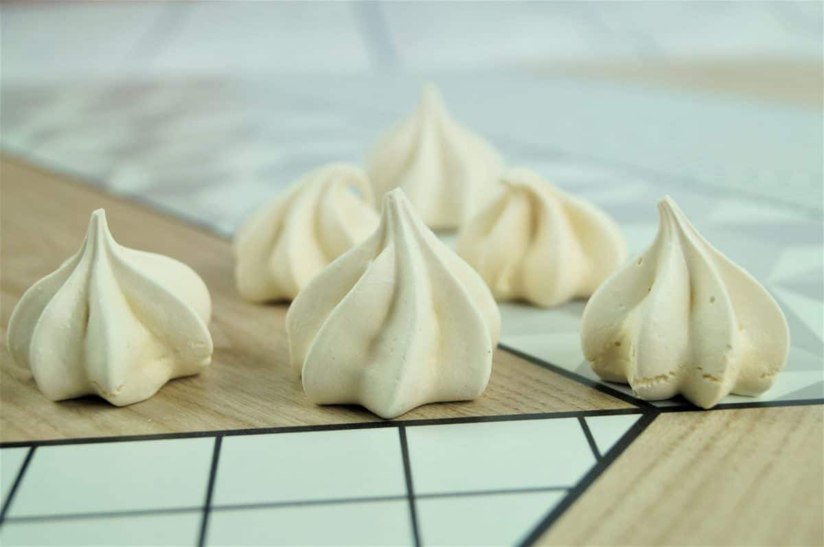 Une fois entre vos mains, les meringues peuvent se conserver jusqu’à 3 mois sans perdre de leur
