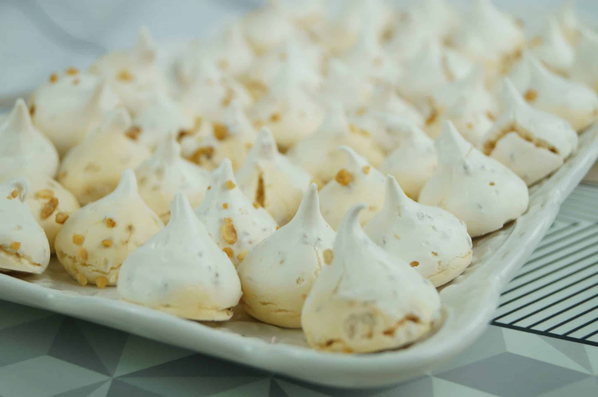 Meringues aux éclats de praliné
