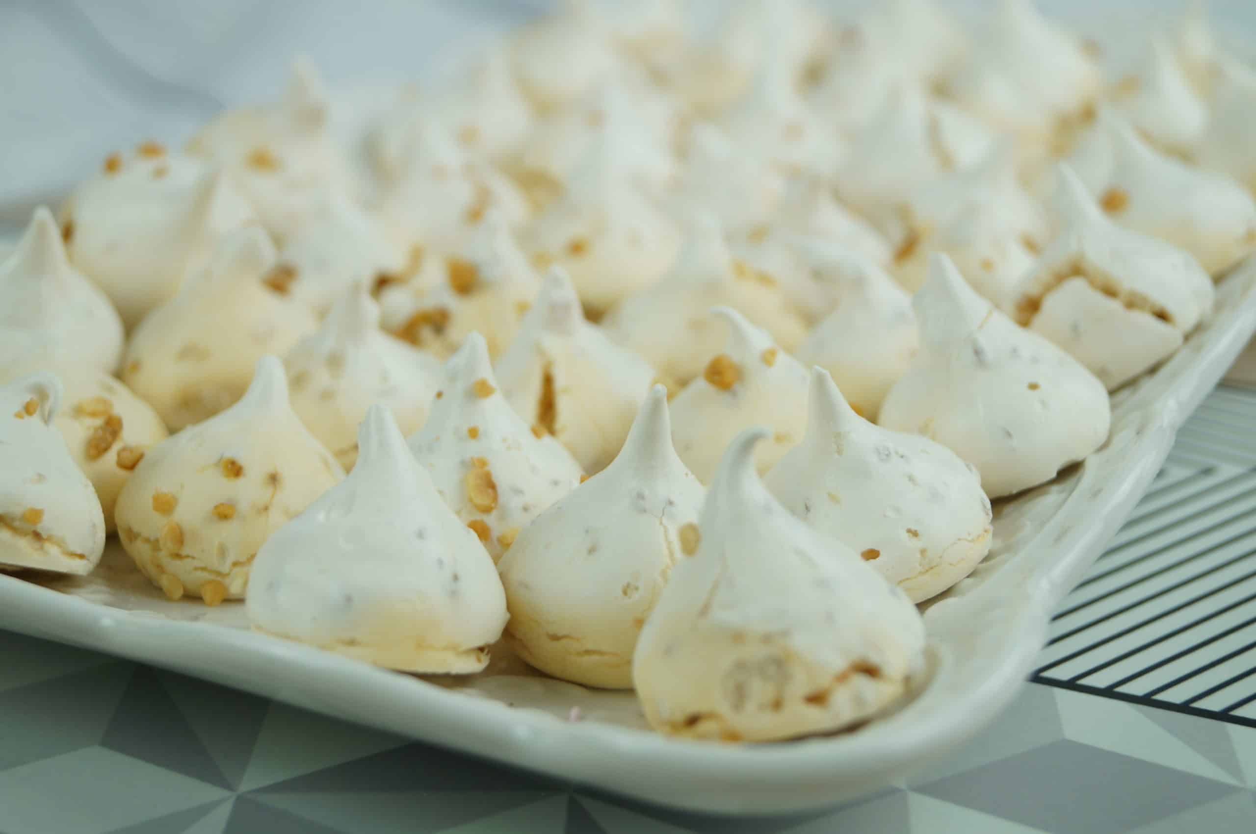 Meringues aux éclats de praliné