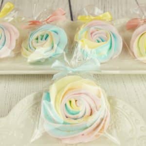 Rosace en meringue multicolore