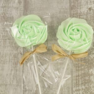 Sucettes en meringue vert mint